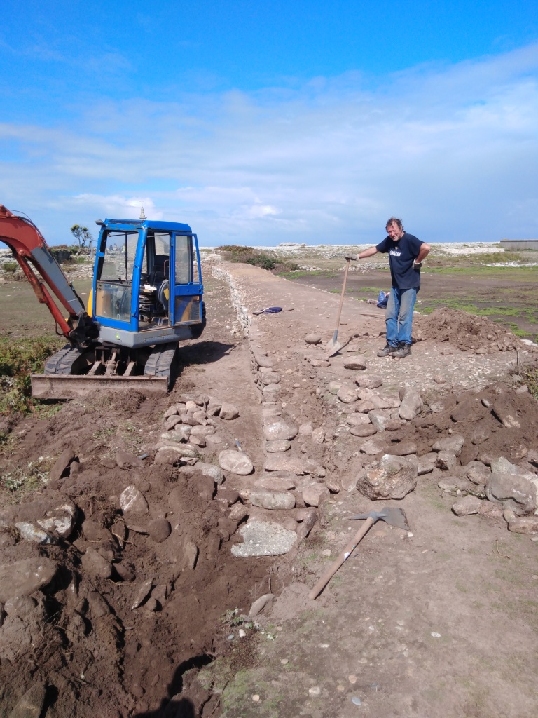 Restauration d’un chemin-digue sur l’île de Sein – chantier 2